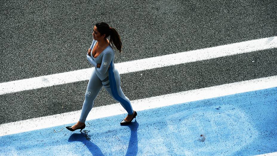 Mulher em carro de luxo invade corrida no autódromo de Interlagos -  RecordTV - R7 Balanço Geral Manhã