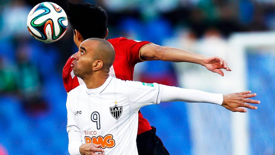 Diego Tardelli do Atlético Mineiro em lance durante a disputa terceiro lugar no Mundial de Clubes contra Guangzhou Evergrande da China, no Grand Stade de Marrakech (Marrocos)