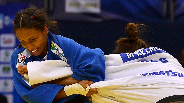 Erika Miranda (de azul) ficou com a medalha de prata no Mundial de Judô, no Rio