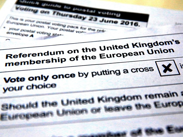 Cédula de votação do referendo que decidirá se o Reino Unido continua ou não sendo parte da União Europeia