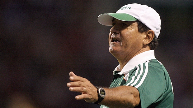 Muricy Ramalho dirige a equipe do Fluminense na partida deste domingo contra o Flamengo: após o jogo, treinador pediu demissão.