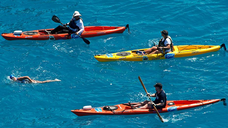 A nadadora americana Diana Nyad, 64, conseguiu cruzar o Estreito da Flórida, que separa Cuba dos Estados Unidos, tornando-se a primeira pessoa a conquistar essa façanha sem uma jaula de proteção contra tubarões