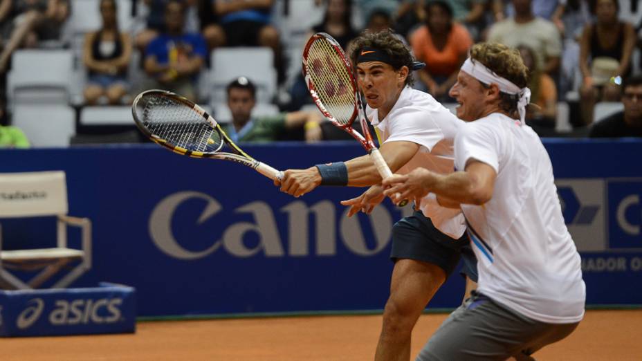 O espanhol Rafael Nadal estreou no Brasil Open, nesta terça-feira (12), na chave de duplas. Ao lado do argentino David Nalbandian, no Ginásio do Ibirapuera, em São Paulo