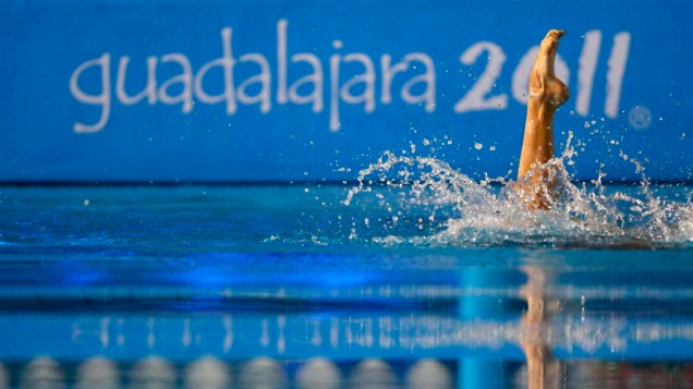 Uma das componentes da dupla de nado sincronizado do Brasil, no quarto dia dos jogos Pan-Americanos em Guadalajara, no México, em 18/10/2011