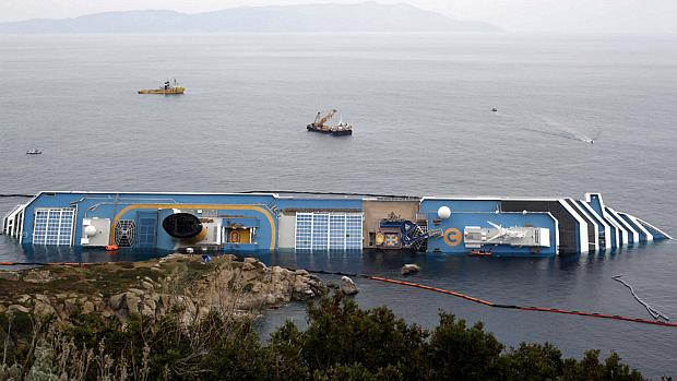 Não há mais condições de segurança para seguir com o resgate no Costa Concordia