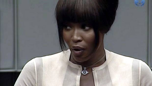 Naomi Campbell durante o depoimento no Tribunal de Haia
