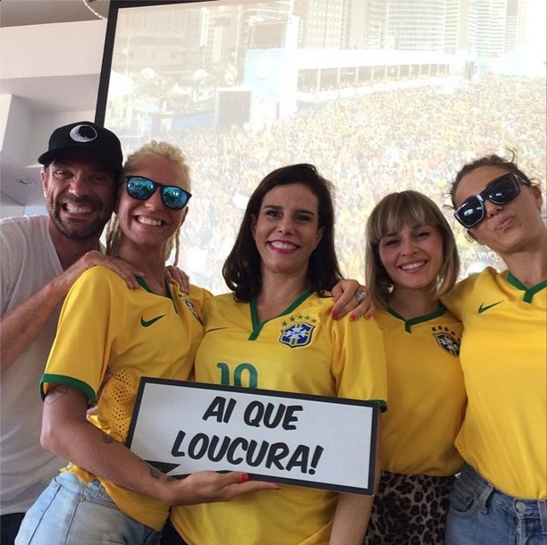 Narcisa Tamborindeguy torce pelo Brasil: Nosso grupinho. Ai, que badalo.