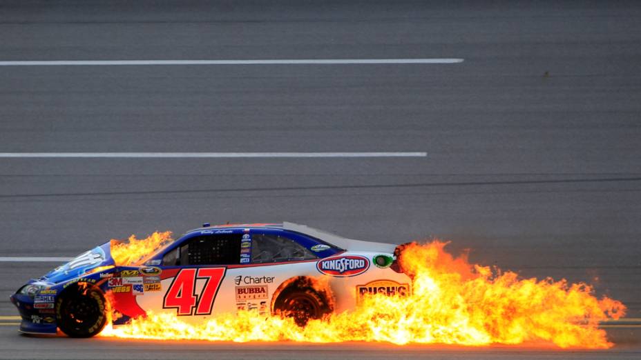 Acidentes marcam a etapa da Nascar  em Talladega, no Alabama 