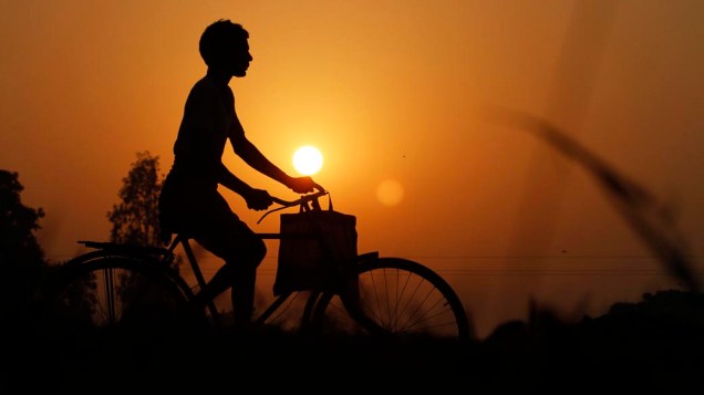 Nascer do sol em Faizabad, Índia