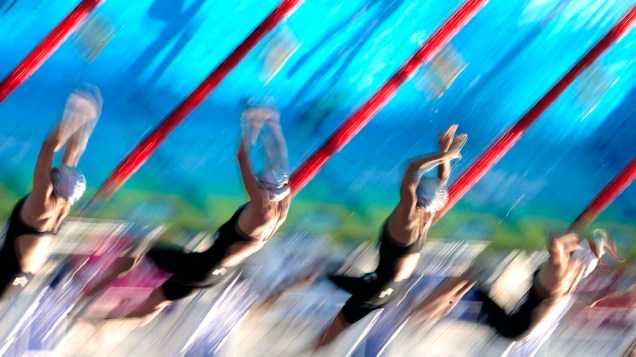 Atletas participam das eliminatórias femininas do 200m peito no Campeonato Europeu de Esportes Aquáticos, realizado em Budapeste, na Hungria