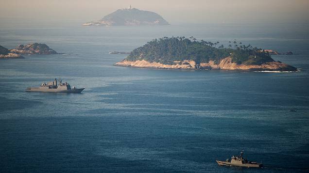 Para o Rio+20, navios da Marinha brasileira fazem patrulhamento na orla de Ipanema, Zona Sul do Rio