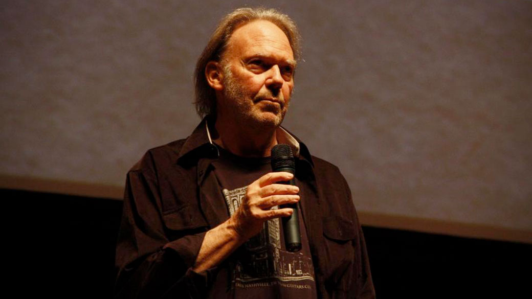 Cantor canadense Neil Young, durante coletiva do SWU Music & Arts, em Paulínia