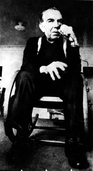 O jornalista, cronista, dramaturgo e escritor Nelson Rodrigues posa para foto no Rio de Janeiro, em 1975