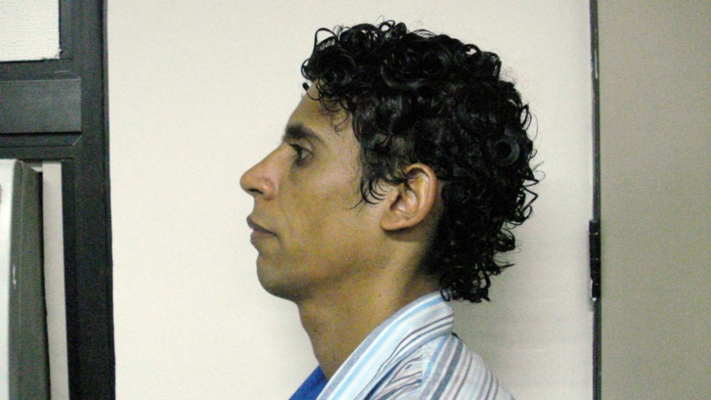 O traficante Nem, na sede da Polícia Federal, após a prisão em novembro de 2011