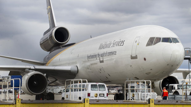 Avião de carga no aeroporto de Newark, nos Estados Unidos: alerta para cargas suspeitas