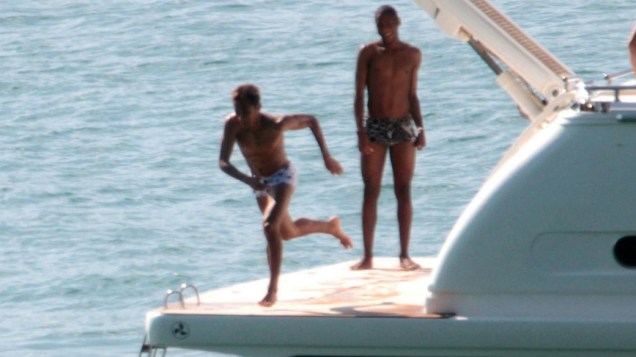 Neymar corre para o mar: tarde de diversão a bordo do iate Midnight<br>