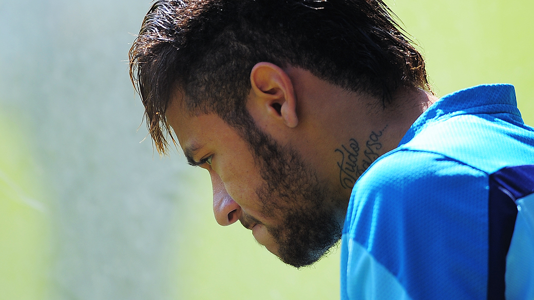 Neymar participou de treino no Barcelona, nesta sexta-feira (16)
