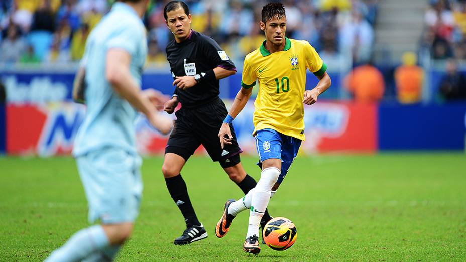 Neymar durante partida contra França, amistoso de preparação para a Copa das Confederações realizada no Arena do Grêmio