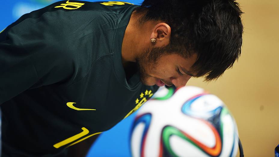 Neymar durante coletiva de imprensa no Itaquerão, em São Paulo