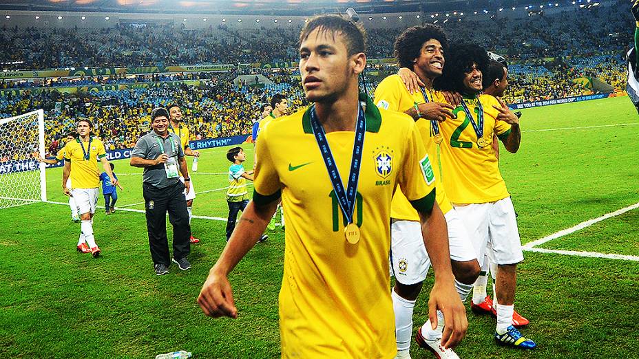 Neymar comemora no estádio Maracanã durante final da Copa das Confederações entre Brasil e Espanha, no Rio de Janeiro