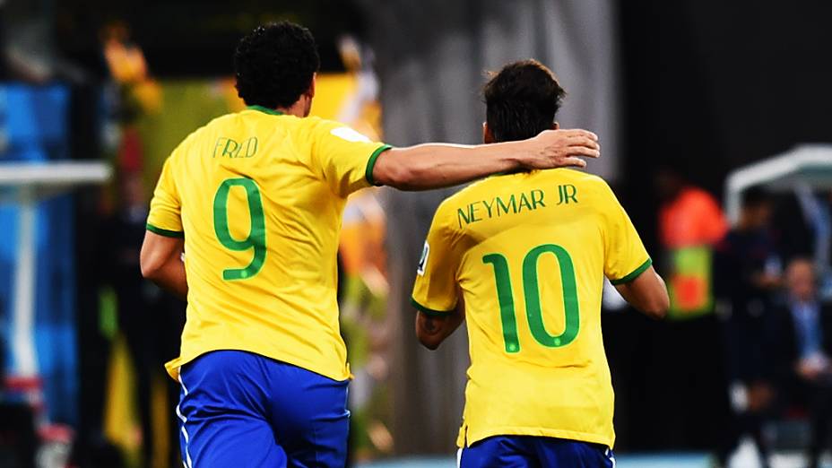 Fred e Neymar comemoram vitória sobre a Croácia<br><br> 