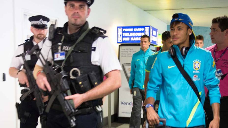 Desembarque de Neymar em Londres