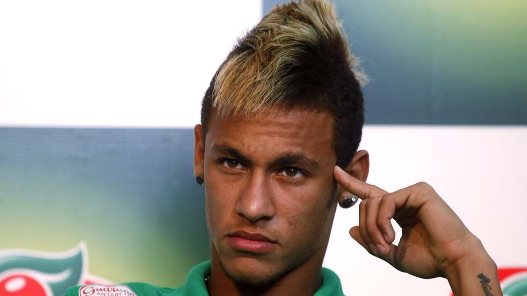 Neymar durante conferência em São Paulo