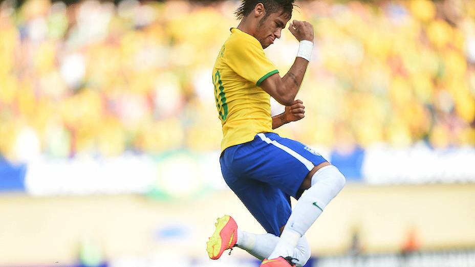 Neymar comemora o primeiro gol do Brasil no amistoso contra o Panamá, em Goiânia