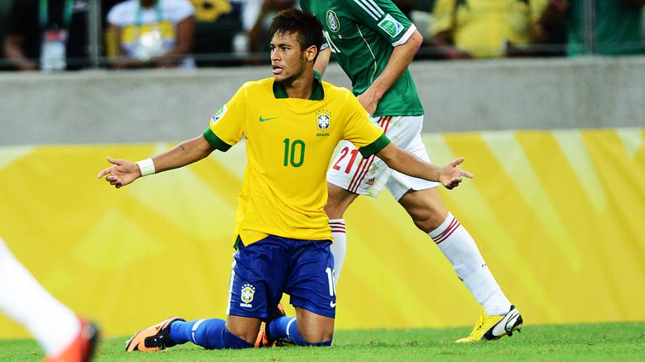 Neymar em lance durante a partida do Brasil contra o México, em Fortaleza