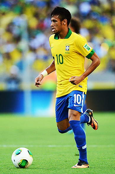 Neymar em lance durante a partida do Brasil contra o México, em Fortaleza