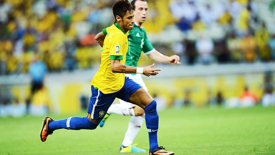 Neymar em lance durante a partida do Brasil contra o México, em Fortaleza