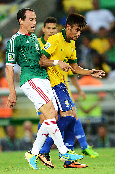 Neymar em lance durante a partida do Brasil contra o México, em Fortaleza