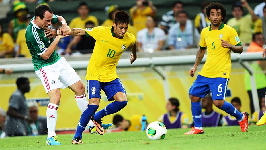 Neymar em lance durante a partida do Brasil contra o México, em Fortaleza