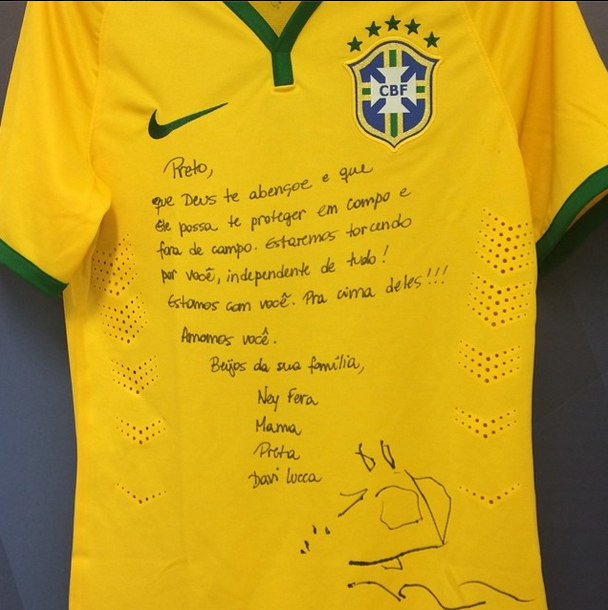 Neymar posta foto de sua camisa: Chegou o momento que eu mais esperei, que eu mais busquei