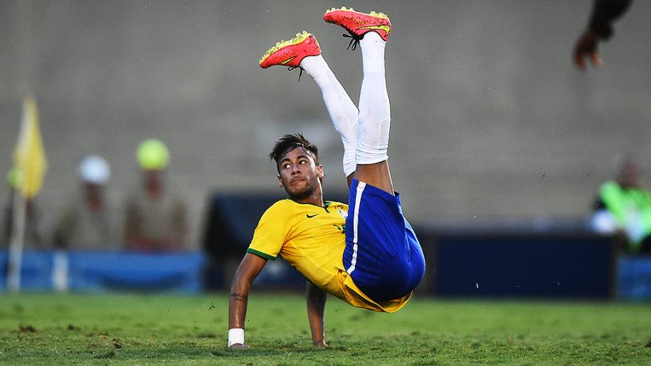 Neymar dá bicicleta no amistoso contra o Panamá em Goiânia