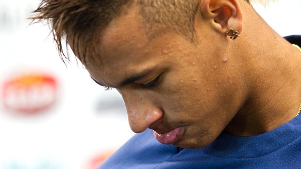 Neymar pedindo desculpas