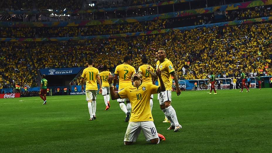 Neymar comemora gol contra Camarões no Mané Garrincha, em Brasília