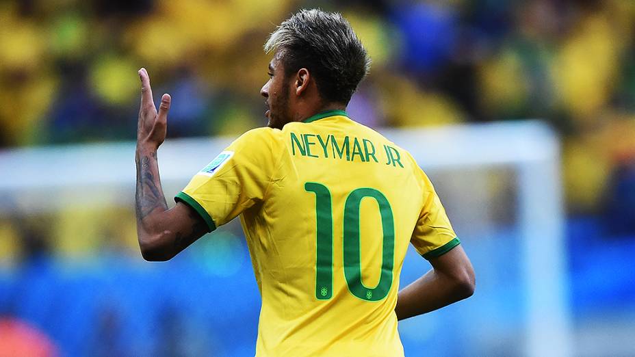 Neymar comemora gol contra Camarões no Mané Garrincha, em Brasília