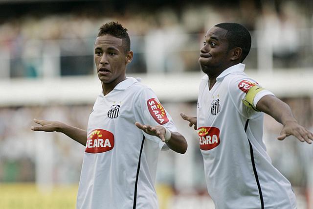 Neymar e Robinho quando atuavam pelo Santos em 2011