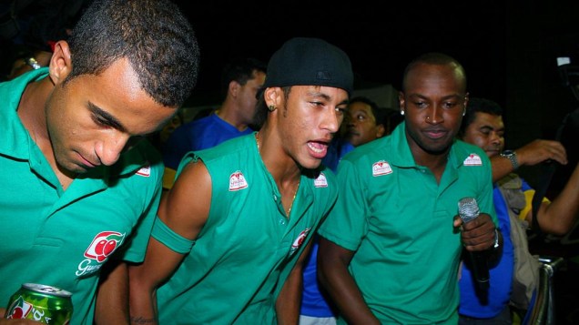 Neymar, Lucas e Thiaguinho curtem o Carnaval de Salvador (19/02/2012)
