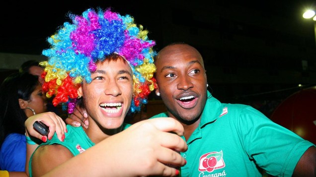 Os amigos Neymar e Thiaguinho curtem o Carnaval de Salvador (19/02/2012)