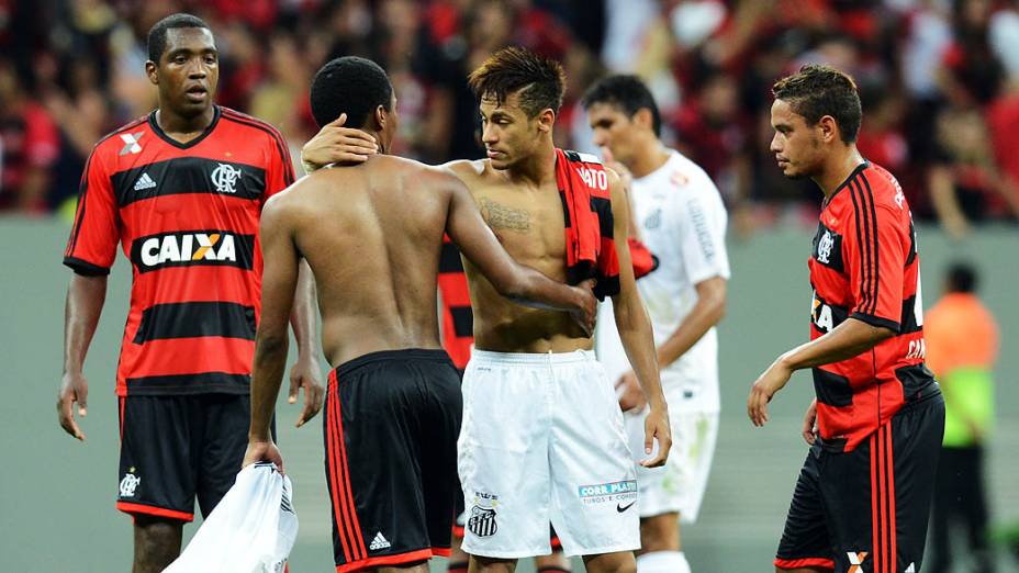 O jogador Neymar do Santos depois do fim da partida entre Santos SP e Flamengo RJ pela primeira partida do Campeonato Brasileiro 2013 em Brasília