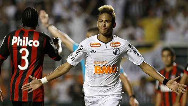 Neymar marca quatro contra o Atlético-PR