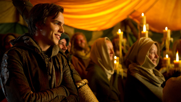 Hoult em cena do filme Jack: O Caçador de Gigantes