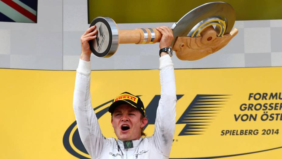 Nico Rosberg, da Mercedes, superou o colega Hamilton e venceu a terceira na temporada ​