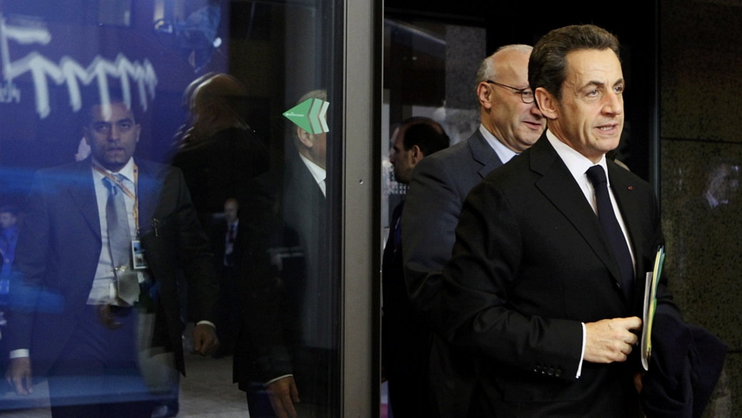 O presidente francês, Nicolas Sarkozy, chega ao último encontro da União Europeia de 2011, em Bruxelas