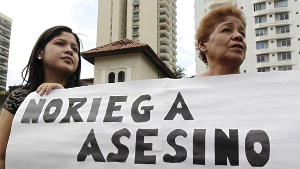 Panamenhas aguardam chegada de Noriega: em faixas, chamam ex-ditador de assassino