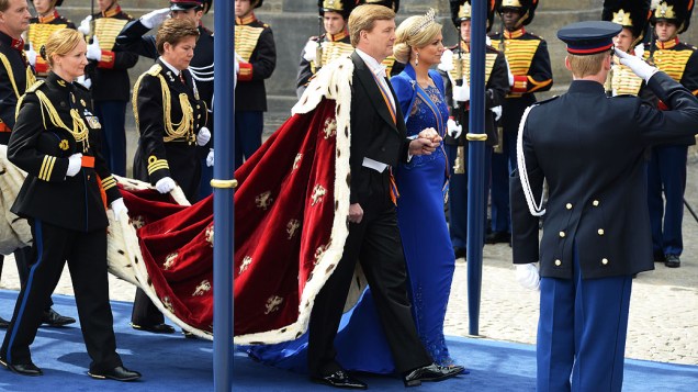Rei Willem-Alexander da Holanda chega com sua esposa, a rainha Maxima para sua posse