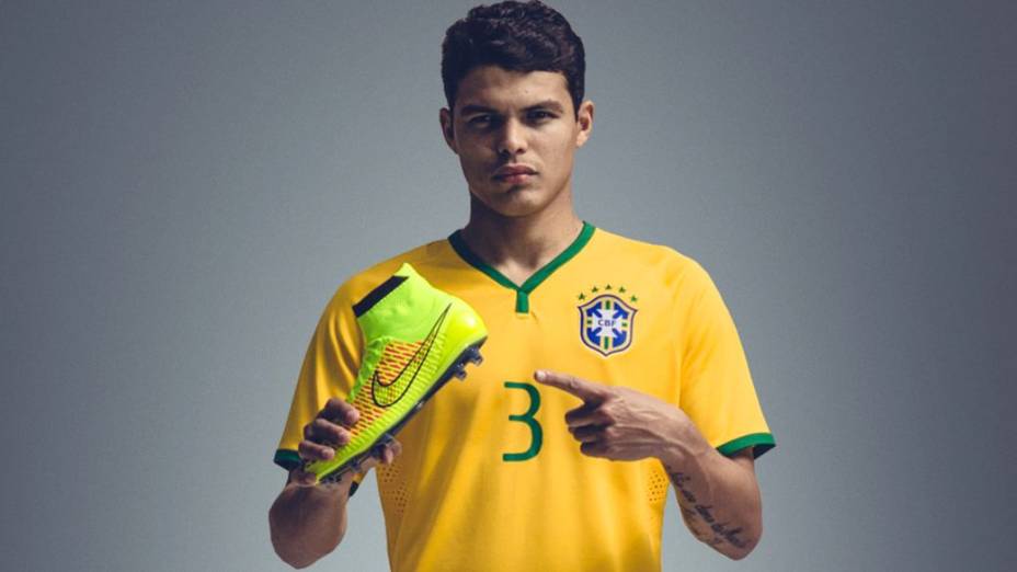 Thiago Silva com a chuteira Magista, da Nike