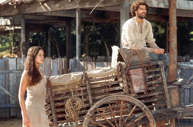 Na novela O Cravo e a Rosa, de 2000, da Globo, Lindinha (Vanessa Gerbelli) faz de tudo para atrapalhar o casamento do fazendeiro Julião Petruchio (Eduardo Moscovis).